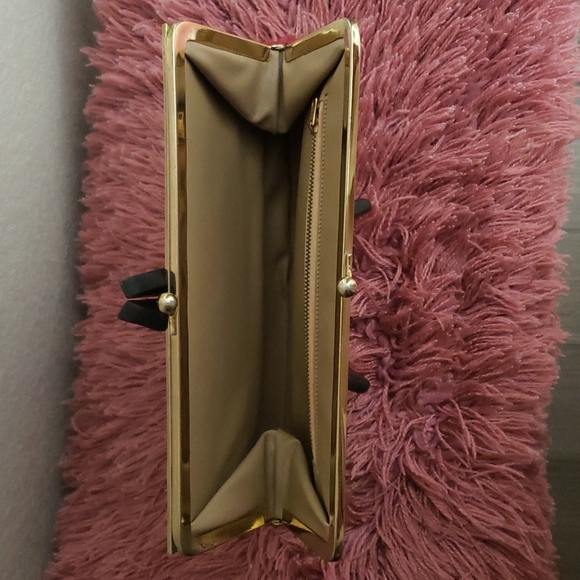 50s - 60s VINTAGE CLASSIC RED CLUTCH PURSE IN PERFECT CONDITION - Picture 3 of 4